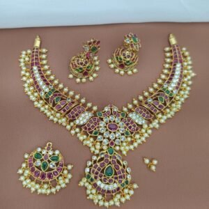 NECK011